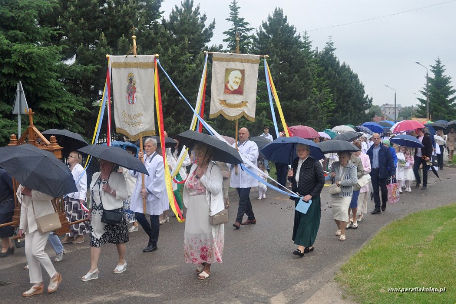121 Procesja eucharystyczna.jpg